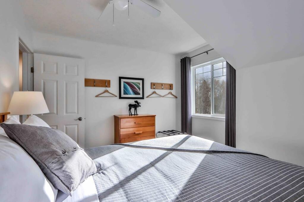Big Mountain Views - Bright 2-Story Corner Unit Apartman Canmore Kültér fotó