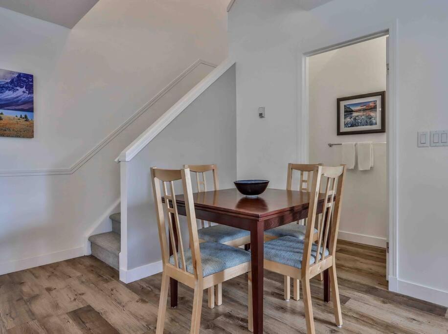 Big Mountain Views - Bright 2-Story Corner Unit Apartman Canmore Kültér fotó