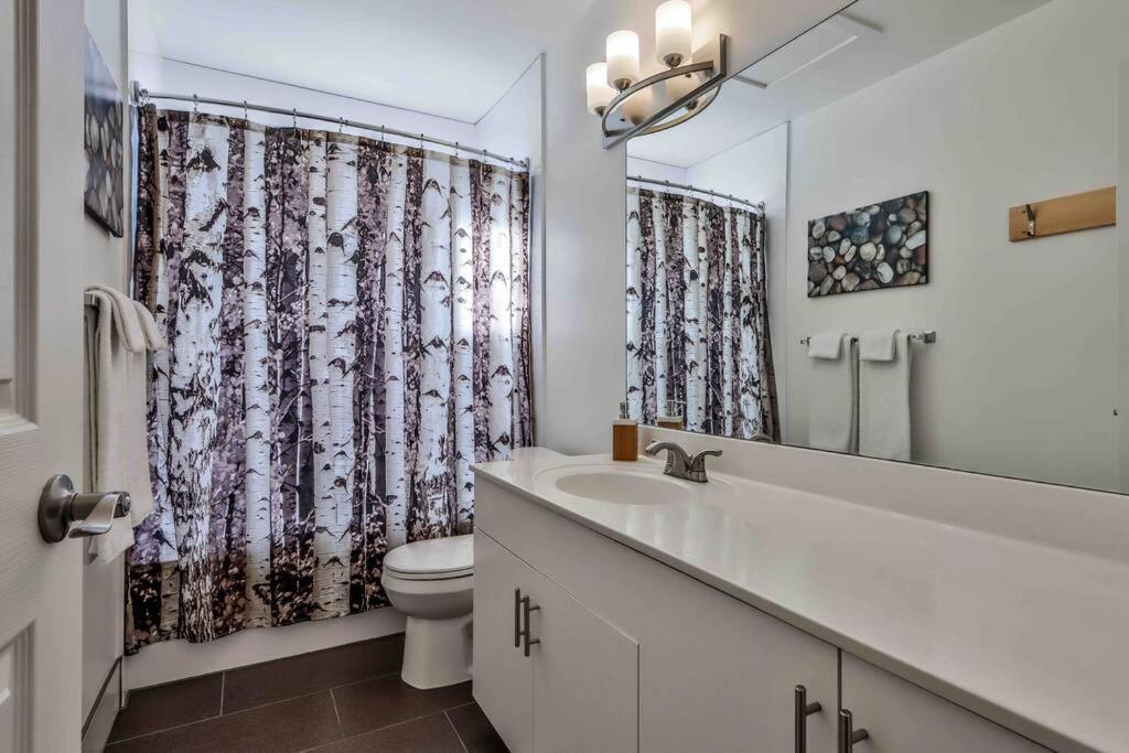Big Mountain Views - Bright 2-Story Corner Unit Apartman Canmore Kültér fotó