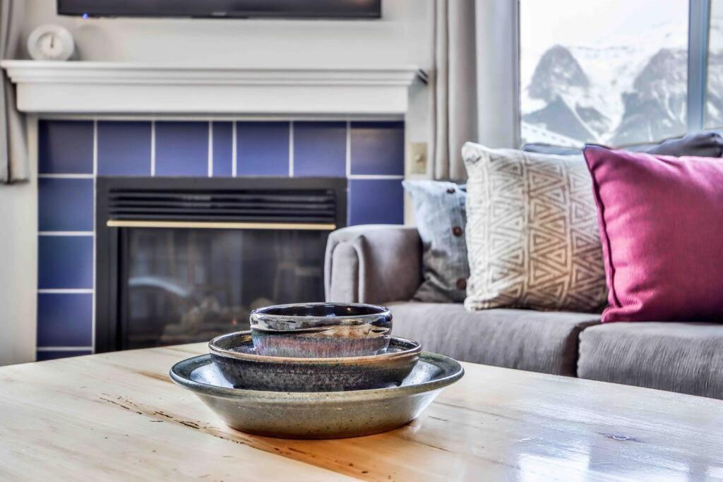 Big Mountain Views - Bright 2-Story Corner Unit Apartman Canmore Kültér fotó