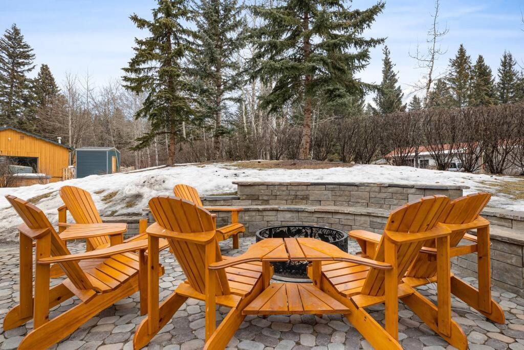 Big Mountain Views - Bright 2-Story Corner Unit Apartman Canmore Kültér fotó